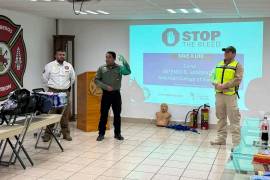 Los elementos practicaron técnicas para controlar hemorragias graves con torniquetes y apósitos hemostáticos.