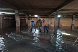Trabajadores de SIMAS realizaron labores de mantenimiento en un cárcamo, como parte de las iniciativas para mejorar la infraestructura de saneamiento.