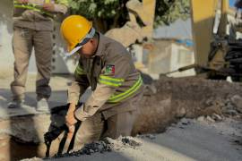 Trabajos de reposición de líneas sanitarias avanzan en distintos puntos de Torreón como parte del programa de atención a colectores sanitarios 2026.