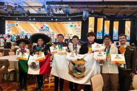 Estudiantes de Saltillo, Torreón y Monclova integraron la delegación mexicana que compitió en Singapur junto con participantes de distintos países.