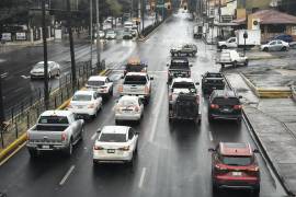 Las calles de Saltillo amanecieron cubiertas de hielo, complicando la movilidad y generando aumentos significativos en los costos de transporte privado.