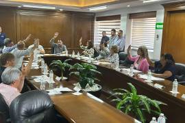 Durante la sesión de Cabildo también se aprobaron apoyos para regularización de pequeños comercios y nuevas licencias comerciales.