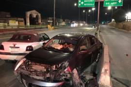 Testigos del accidente solicitaron de inmediato la intervención de las autoridades y servicios de emergencia.