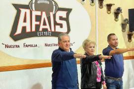 Elizabeth García toma protesta como presidenta de la AFAIS, marcando un hito en la historia del futbol americano infantil en Saltillo.