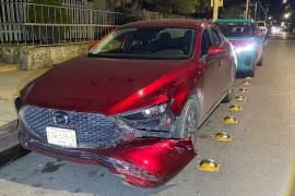 Elementos de Tránsito Municipal tomaron conocimiento del percance y realizaron las diligencias correspondientes luego de que los involucrados ofrecieran versiones distintas sobre la responsabilidad del accidente.