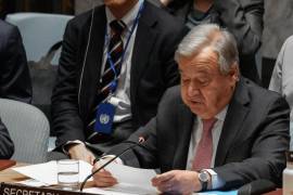 Antonio Guterres, secretario General de la ONU, lee un discurso ante los miembros del Consejo de Seguridad sobre la situación en Medio Oriente en la sede de las Naciones Unidas en Nueva York.