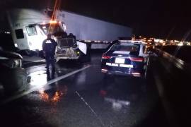 Elementos de la Policía Municipal de Arteaga acudieron para abanderar la zona.