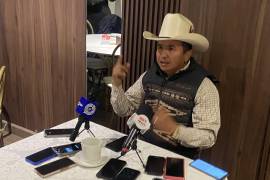 El alcalde Fernando Juárez detalla la situación de abandono en la Presidencia Municipal de Candela.