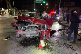 Elementos de seguridad resguardaron la zona mientras se atendía el percance.