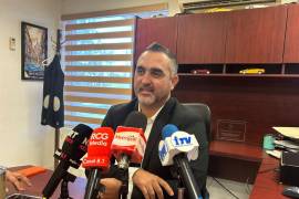 El cateo permitió asegurar armas terminadas, otras en proceso de fabricación y diversas herramientas presuntamente utilizadas para su elaboración.