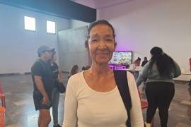Silvia Martínez Rodríguez acudió sola a votar en una casilla especial luego de no poder trasladarse hasta la sección que le corresponde en una comunidad rural.