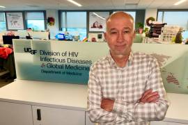 El Dr. Steven Deeks en la División de Enfermedades Infecciosas por VIH y Medicina Global de la UCSF, el 5 de mayo de 2026, en San Francisco.