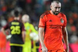 El mexicano mostró su frustración; el episodio vuelve a recordar la expulsión que sufrió Herrera en los playoffs de 2024.