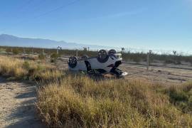 El conductor del vehículo señaló que se quedó dormido al volante, lo que provocó que la unidad abandonara la vialidad y terminara fuera del camino.