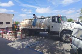 El Sistema Municipal de Aguas y Saneamiento (Simas) suspendió este lunes el servicio de agua a la Presidencia Municipal de Piedras Negras debido a un adeudo superior a 2.5 millones de pesos.