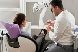 Especialistas en salud bucal advierten que la falta de atención oportuna en la dentición infantil puede derivar en complicaciones en la salud general.