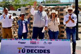 Habitantes de comunidades rurales participan en la definición de las obras prioritarias mediante el programa “En tu ejido tú decides”.