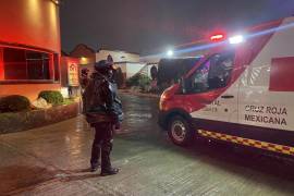 El reporte movilizó a las autoridades municipales; se especulaba que la dama se encontraba estaba golpeada dentro de la habitación.