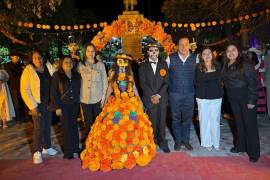Las catrinas y catrines protagonizarán una pasarela en el atrio del Templo de San Ignacio de Loyola, en Parras, Coahuila.