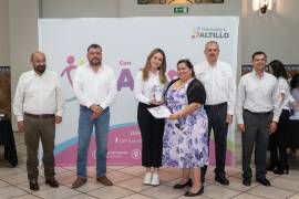 Luly López Naranjo, presidenta honoraria del DIF Saltillo, encabezó la instalación del jurado del Cabildo Infantil 2025.
