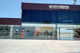Los vuelos comerciales mantienen un promedio de tres operaciones diarias, incluso durante temporadas vacacionales.