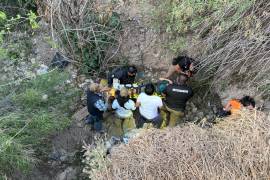 Paramédicos de la Cruz Roja lo trasladaron al hospital.