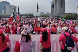 De acuerdo con cifras de los organizadores, unas 30 mil personas se congregaron en la Explanada de los Héroes para la defensa del INE y el rechazo al Plan B de la Reforma Electoral