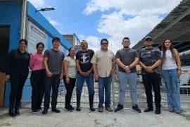Alejandro Gutiérrez e integrantes de Dignidad Animal explicaron las acciones que realiza la organización en materia de rescate, rehabilitación y adopción de perros en Saltillo.