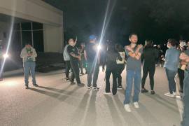 Saltillenses se manifestaron frente al domicilio de la persona que presuntamente agredió al perro.