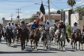 Cabalgantes avanzaron este domingo desde Castaños hacia Monclova como parte de la Cabalgata del Sendero de Hidalgo, en un recorrido que combina tradición ecuestre y memoria histórica.