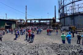 Extrabajadores de AHMSA calificaron como un duro golpe la cancelación de la subasta, al considerar que retrasa el pago de salarios y prestaciones pendientes desde hace más de tres años.
