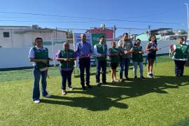 El alcalde Mario Dávila Delgado y el Subsecretario de Gobierno, Sergio Sisbeles, invitan a los vecinos a cuidar los nuevos espacios inaugurados, que ofrecerán a niños y jóvenes un lugar digno para la práctica deportiva y la convivencia familiar.