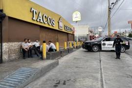 Se desploma techo de Tacos Checo en Saltillo; hay cuatro lesionados