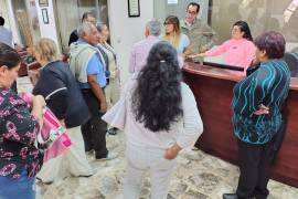 La reunión se da tras una manifestación en la explanada de la rectoría universitaria, encabezada por los dirigentes del sindicato.