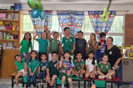 Alumnos del Jardín de Niños ‘Velia Graciela Flores Jiménez’, acudieron a clases vestidos con camisetas de la Selección Mexicana para sumarse al ambiente futbolístico