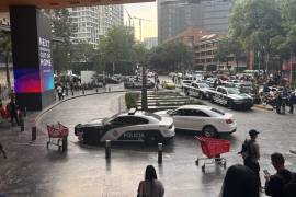 Al interior de la plaza comercial Miyana, ubicada en la zona Polanco de la Ciudad de México, se registró una balacera que dejó a una persona sin vida.