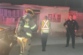 El equipo de bomberos llegó rápidamente al lugar del incendio para contener las llamas y evitar su propagación a otras propiedades cercanas.