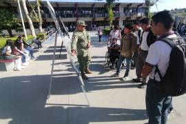 Elementos de la Sedena muestra a estudiantes todo lo que hacen para salvaguardar la paz.