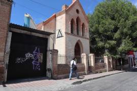 Grafitti se puede observar en diversas construcciones de la calle Manuel Acuña.