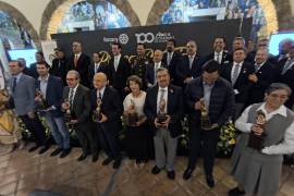 Horacio Villarreal, presidente del Club Rotario, destacó los valores de amistad y servicio que han guiado a la organización durante un siglo de historia en Saltillo.