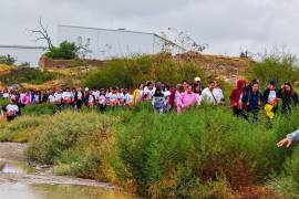 Más de 300 mujeres participaron en la caminata de Las Comanches hacia el histórico templo de Santa María, en Ramos Arizpe.