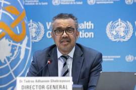 Según Tedros, los casos notificados entre los trabajadores sanitarios también indican una transmisión asociada a la atención médica.