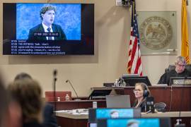 “La declaración en video del fundador y director ejecutivo de Meta, Mark Zuckerberg, se reproduce ante el jurado”, comunicó la agencia de noticias AP.