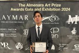 Artista coahuilense Mauro Llanas recibe premio internacional de pintura en Barcelona