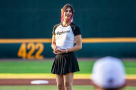 Activista trans de Saltillo fue invitada a tirar la primera bola en la Liga Mexicana de Beisbol y recibe discriminación de los internautas