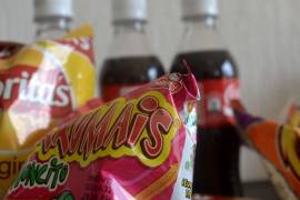 La Secretaría de Salud (Ssa) retiró su anteproyecto que buscaba regular la promoción del consumo y compra de alimentos y bebidas con alto consumo calórico en internet, plataformas digitales, televisión y cines.