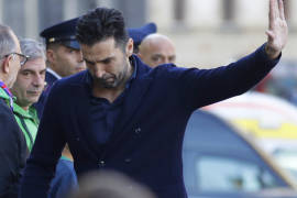 Grande 'Gigi', renta Buffon avión privado a la Juventus para ir al funeral de Davide Astori