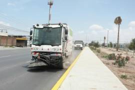 La Barredora Mecánica recorre diariamente las principales vialidades de Saltillo para retirar residuos y mejorar las condiciones de circulación.