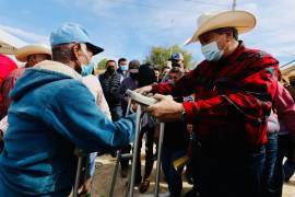 Alcalde de Saltillo, José María Fraustro Siller, en entrega de apoyos para personas vulnerables.