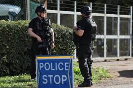 Seis hombres de unos 20 años, detenidos previamente en relación con la investigación, entre ellos un ciudadano británico-iraní arrestado el 1 de octubre, permanecen en libertad bajo fianza policial.